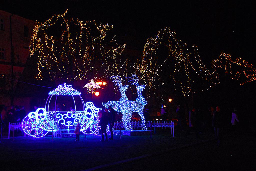Iluminacje 2016. Legnica zaprezentowała się kolorowo i bajkowo