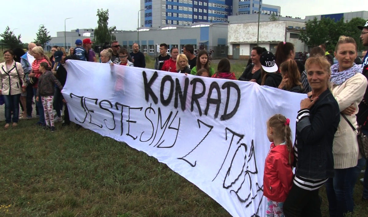 Manifestujący: To cicha eutanazja. Ratujcie Konrada 