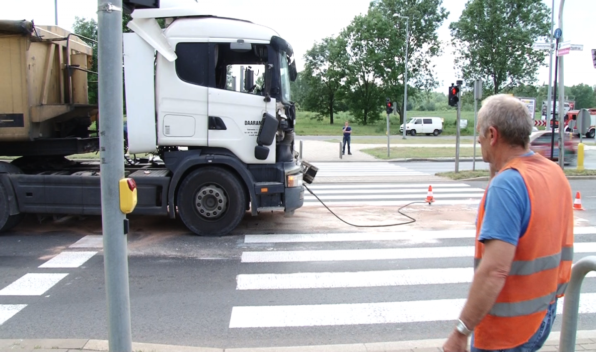 Ciężarówka nie wyhamowała...