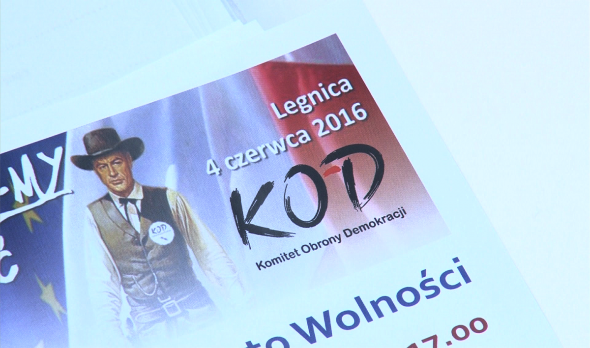 Manifestacja KOD na legnickim rynku