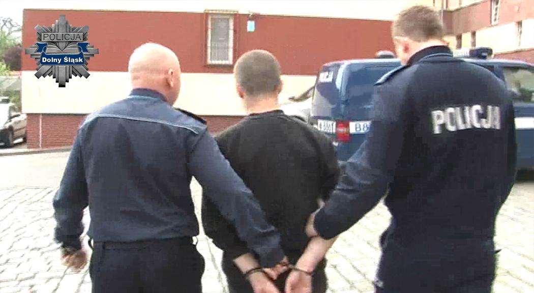 Szukał pracy z młotkiem w plecaku