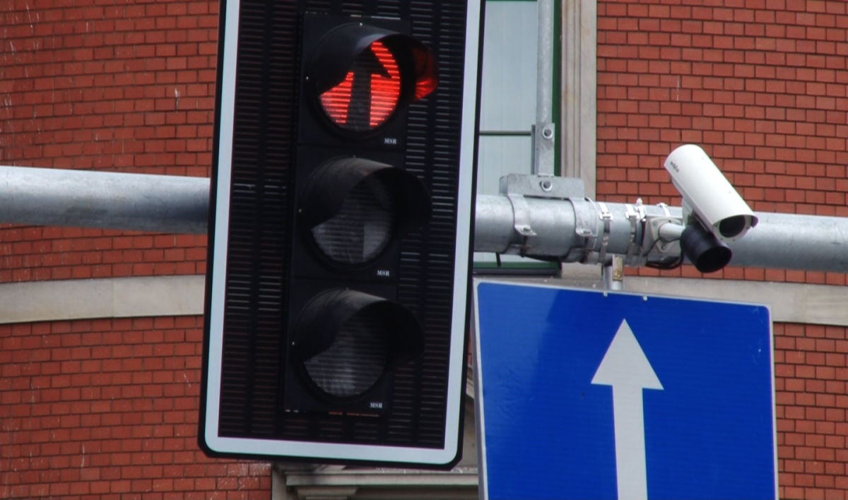 Czy kierowcy mogą bezkarnie jeździć na czerwonym?