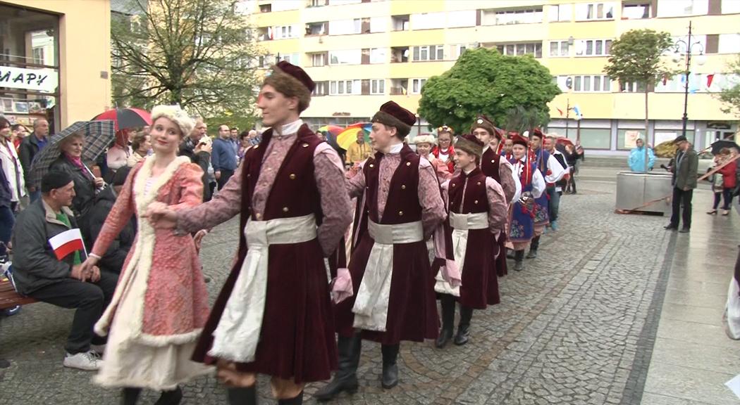 Zatańczyli poloneza