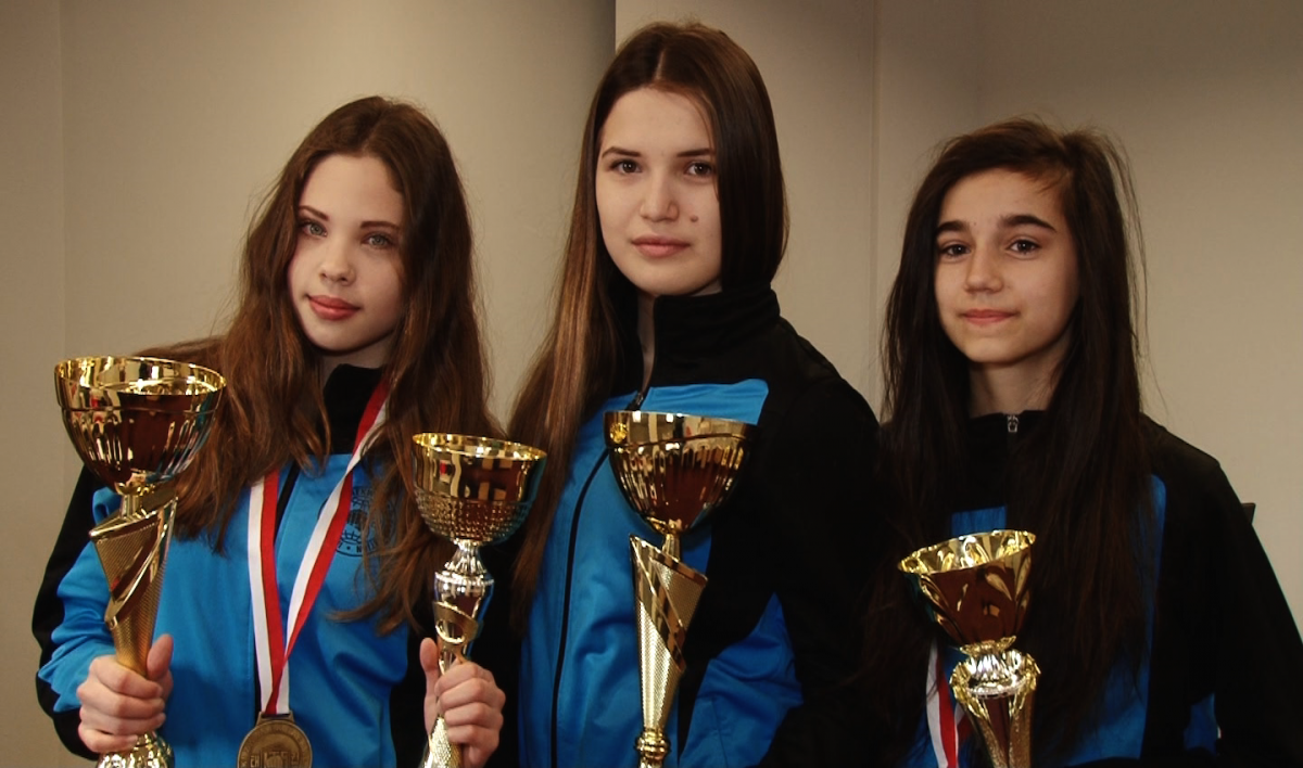 Zawodnicy legnickiego Klubu Taekwon-do  z medalami 
