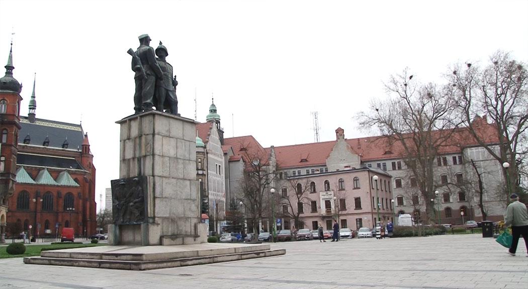 Studenci pytają o pomnik