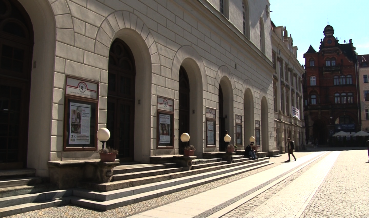 Teatr rozpoczyna podróż po kraju
