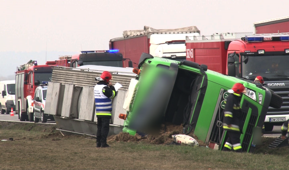 Kolejny groźny wypadek na A4. Przewróciła się cysterna z 40 tys. litrów glikolu