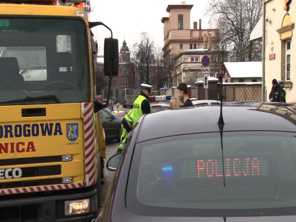 Policjanci podsumowują swoje działania na skrzyżowaniach