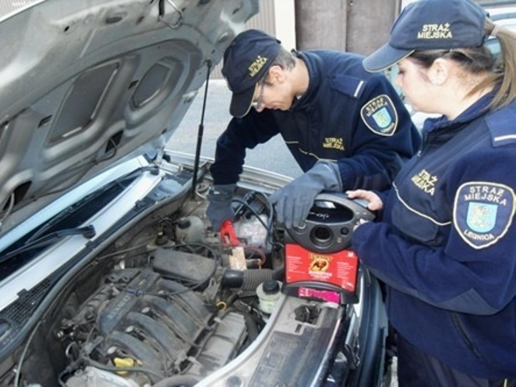 Strażnicy  miejscy odpalili ponad 200 aut