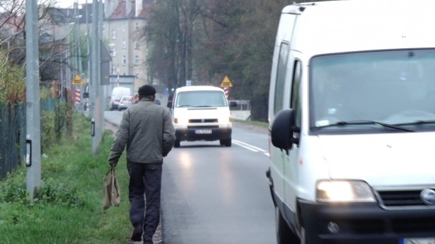 Od 3 lat nie mogą doprosić się o chodnik 
