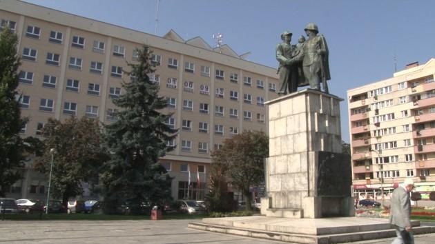 Agresja radziecka na Polskę, a  propagandowy pomnik