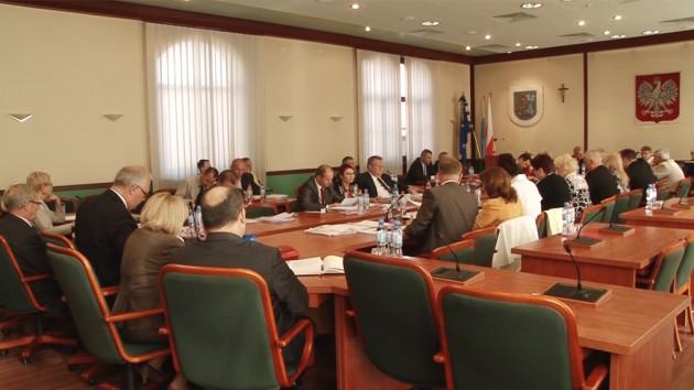 Przedwyborcza gorączka na poniedziałkowej sesji