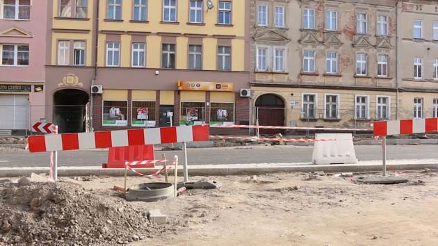  Bramy – widmo i parkingi w oddali 