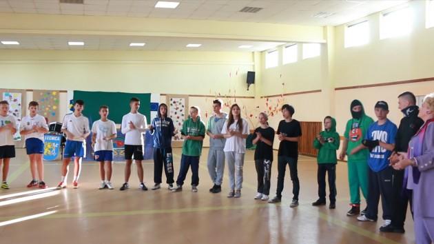 Kibice tworzą szkolny spektakl