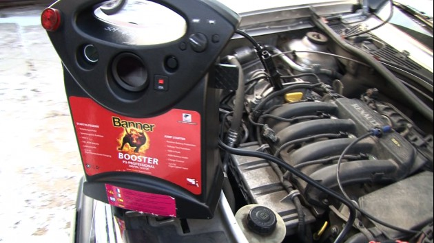 Strażnicy pomogą uruchomić auto