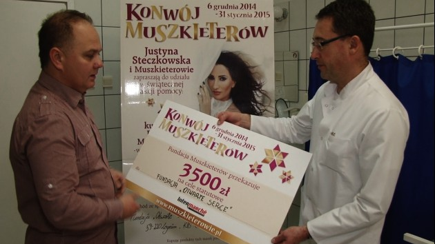 Kupili reklamówiki za 3500 zł i pomogli szpitalowi
