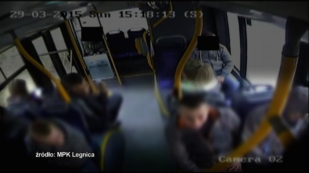 Zaatakowali kierowcę autobusu – mamy nagranie z monitoringu!