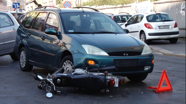 Motocyklista ucierpiał w wypadku przy Baszcie Chojnowskiej