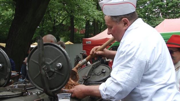 Łowczy gościli legniczan w parku