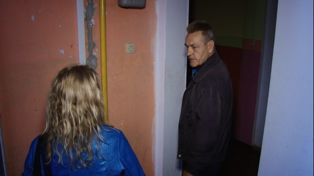 Sąsiedzki spór o kawałek holu 
