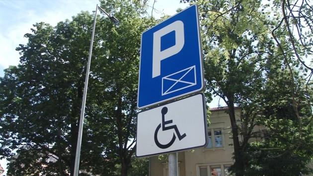 O płatnym parkingu dla niepełnosprawnych 