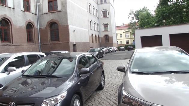 Urzędowy parking w Legnicy pod kontrolą ABW
