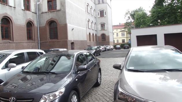 Kupaj: Krzakowski nie chce otworzyć parkingu legniczanom 
