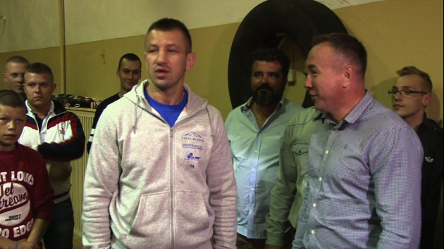 Tomasz Adamek odwiedził kibiców w Chojnowie 