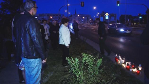 Milczący protest przy przejściu dla pieszych