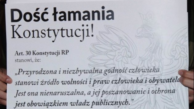 Głomb: Demokracja zagrożona 