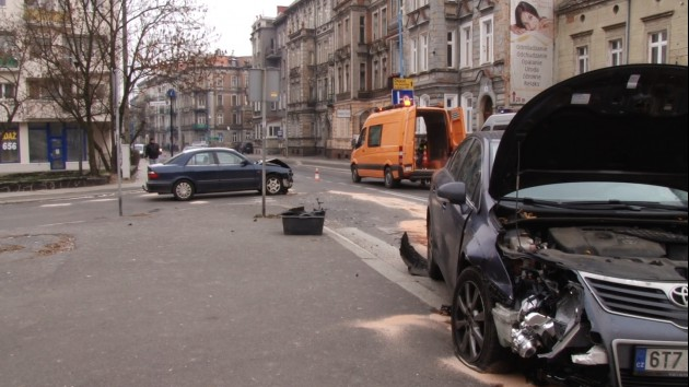 Wypadek na Złotoryjskiej. Uderzyła w czeskie auto   