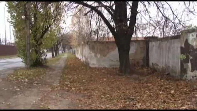 Niebezpieczny mur na Ścinawskiej