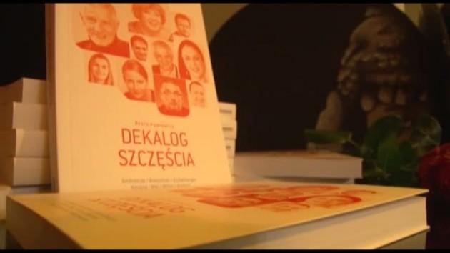 Promowali "szczęśliwą" książkę