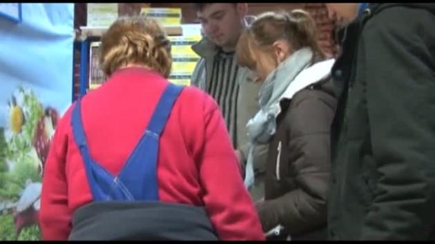 Studenci przygotowują paczki pod choinkę dla dzieci 