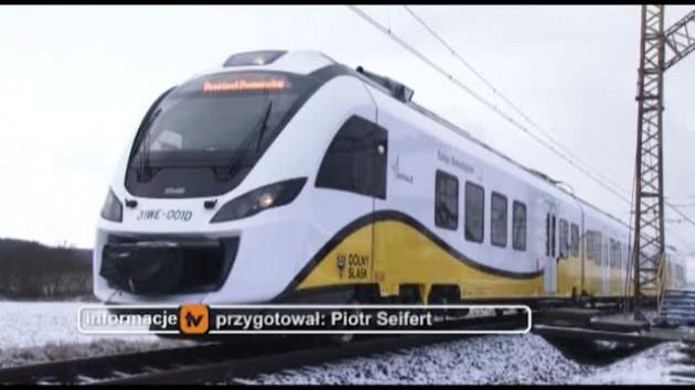 Nowoczesny pociąg w Legnicy na prima aprilis 