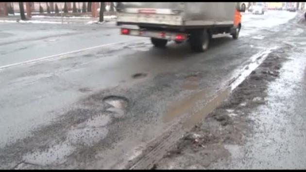 Nowe drogi a już zniszczone