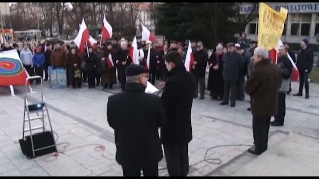 Demonstracja pod pomnikiem niezgody