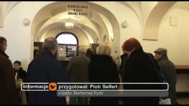 Kolejki w urzędzie zniechęcają podatników 