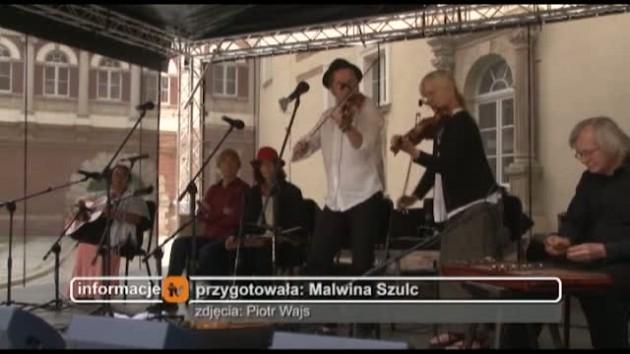 Biesiadowali na dziedzińcu Zamku