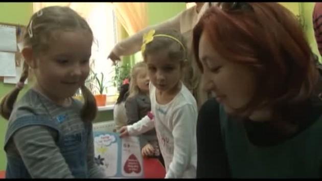 Przedszkolaki namawiają mamy do badań cytologicznych 