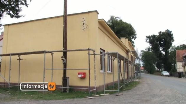 Budynki w Legnickim Polu wychodzą z szarości 