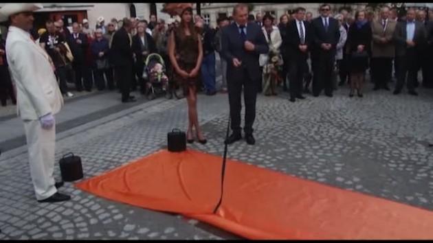 Odsłonięto pięciotonowy monument w centrum miasta 