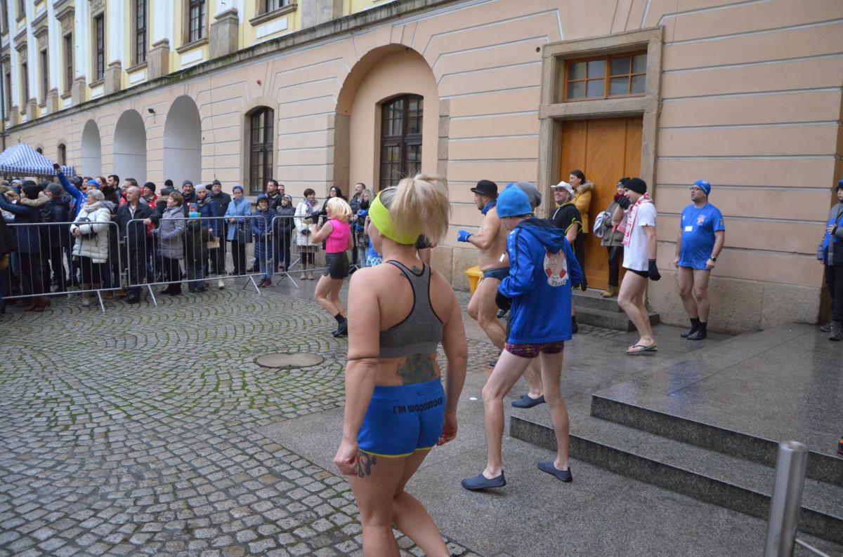 WOŚP: rozebrali się i dali Jurkowi Owsiakowi! 