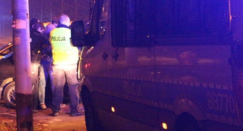 Jeden miał narkotyki, drugi szarpał się z policjantami