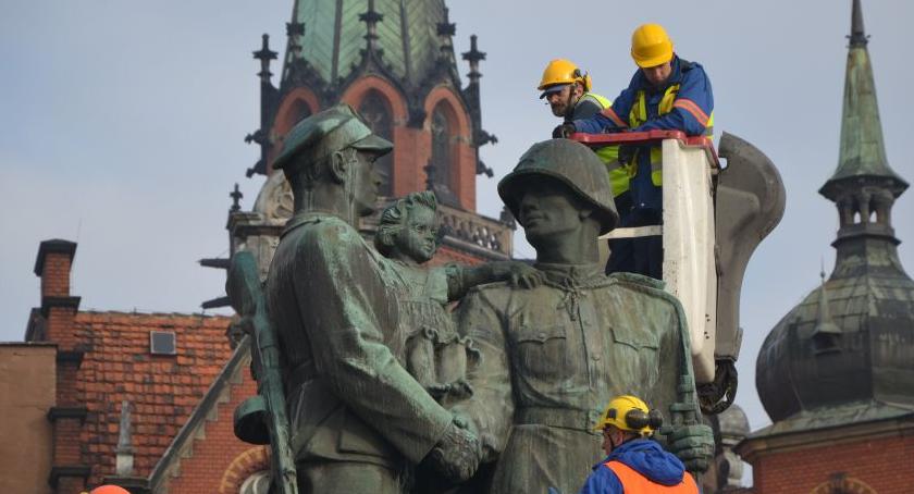 Urzędników z ratusza odsyłamy na korepetycje z historii