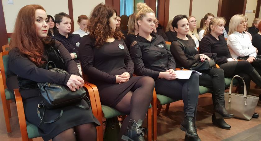 Radni uchwalili, prezydent nie dał. Kiedy podwyżki w MOPS-ie?