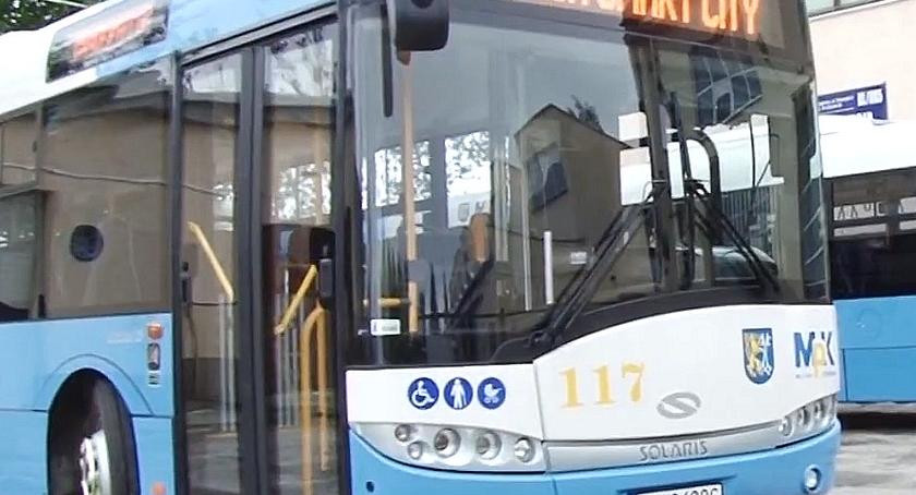 Jak bezpiecznie i wygodnie korzystać z komunikacji zbiorowej prowadząc wózek dziecięcy?