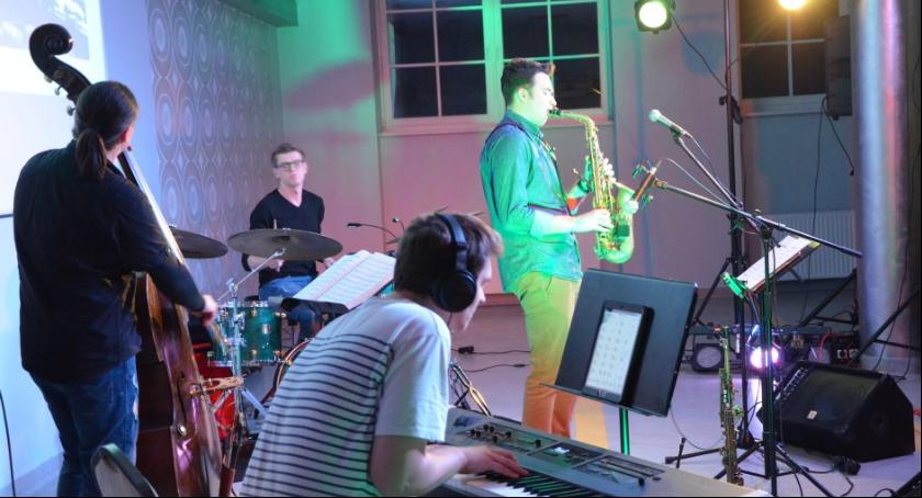Koncertowa lekcja historii jazzu w legnickim akademiku