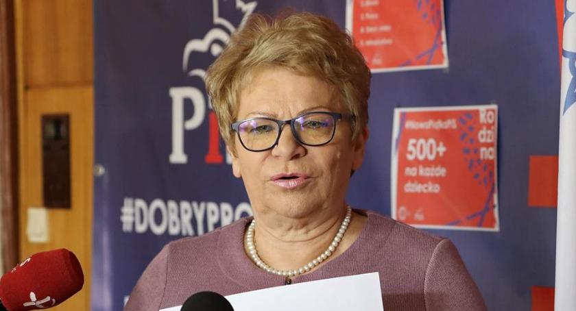 PiS startuje z kampanią wyborczą obiecując 500 zł na każde dziecko