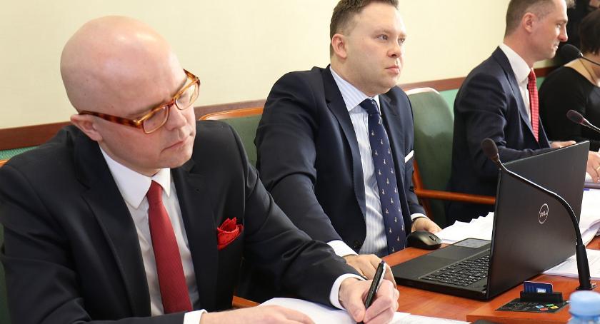 Radny PiS murem za teatrem. „Jest dobrem narodowym!”